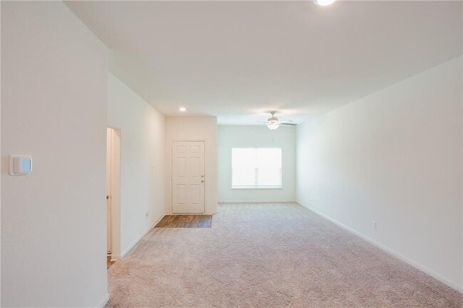 Photo - 1004 Riverdale Cove