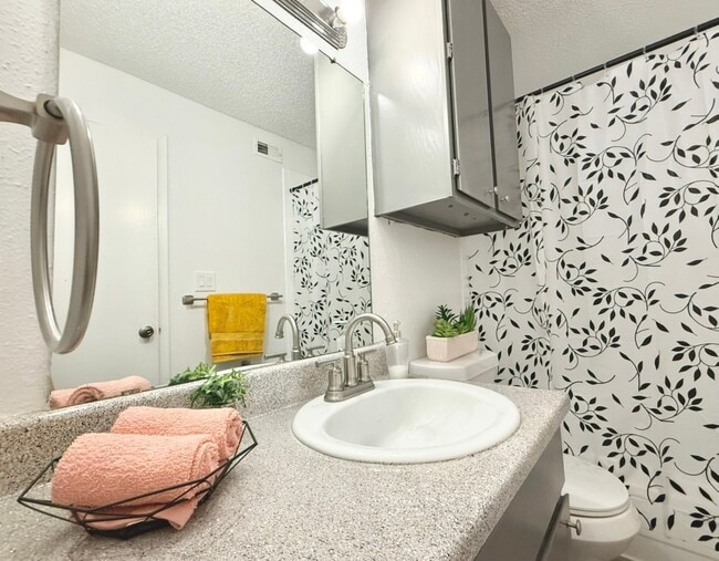 Building Photo - 3740 Little Rd