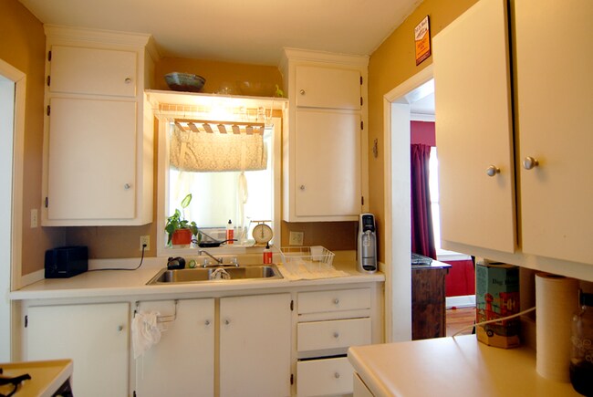 Photo - 704 S Grove St