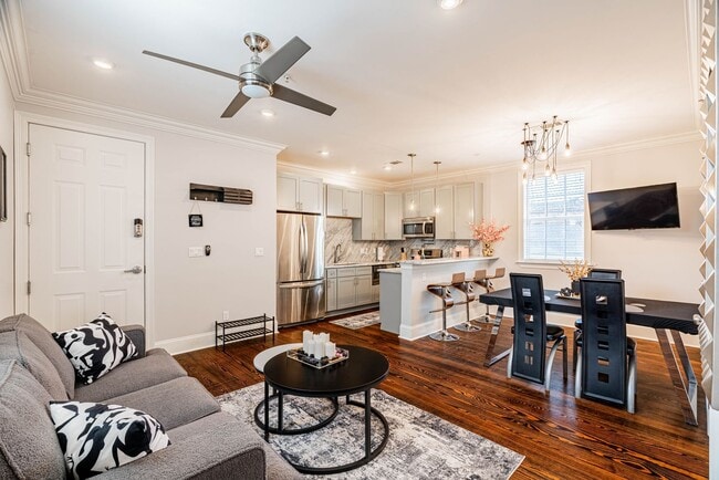 Building Photo - 1BD/1BA Near St Charles Ave/Garden District Unit 6