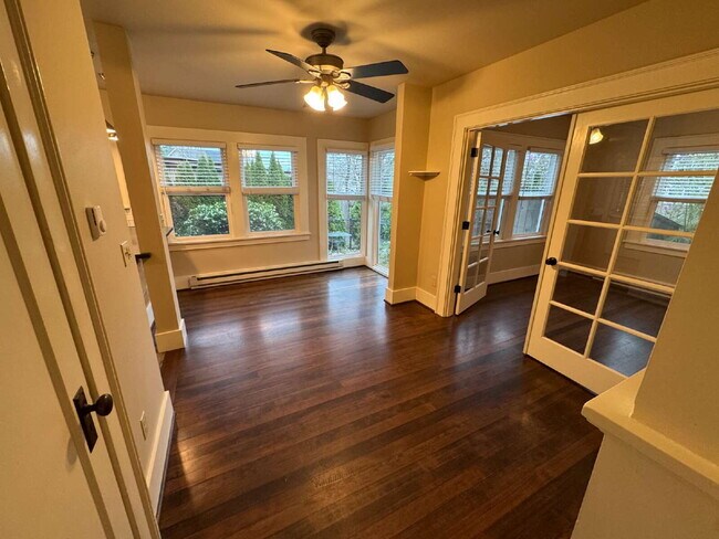 Photo - 1 Bedroom SW Portland / Large Backyard / Easy Access to OHSU and Downtown Unidad C