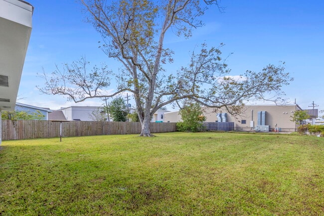 Photo - 2718 Demarest St