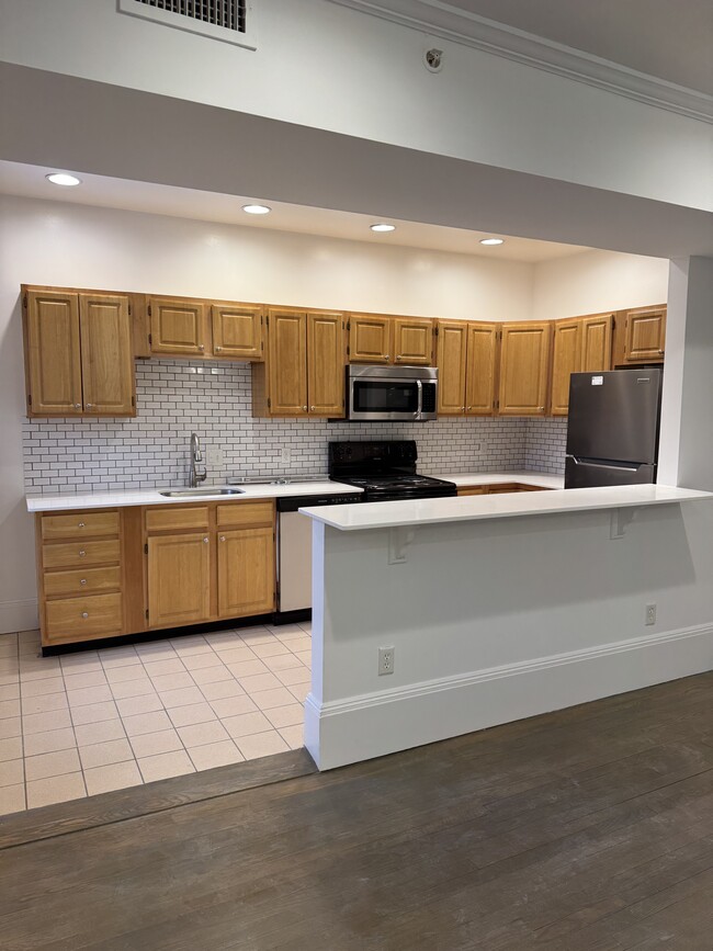 Building Photo - 1408 Beacon St Unit 3 Rental