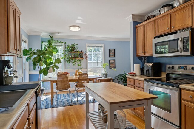 Photo - Available now! Perfect 3br/2.5ba Home Only 1/2 Mile From Durham's Best Restaurants!