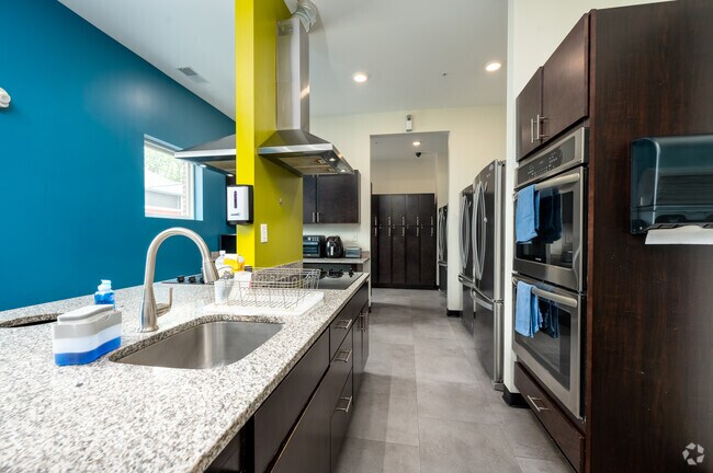 Common Space - Kitchen