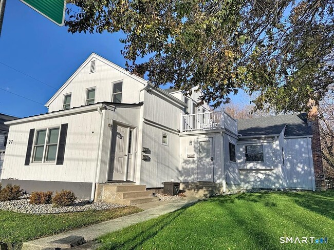 Building Photo - 27 Liberty St