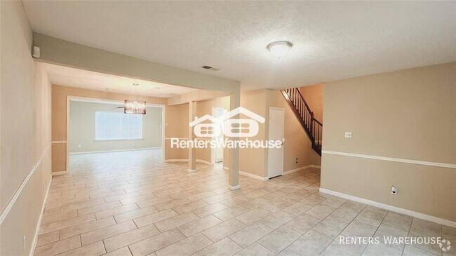 Building Photo - This lovely 3 bedroom, 2.5 bath grand town... Rental