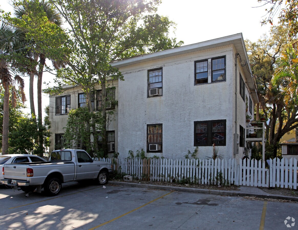 Photo - 1801 Riverview Dr Apartments