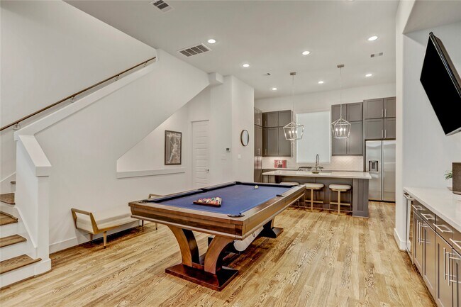 Photo - 1104 Ennis St