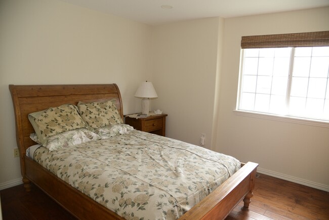 Photo - 648 S Yarrow St