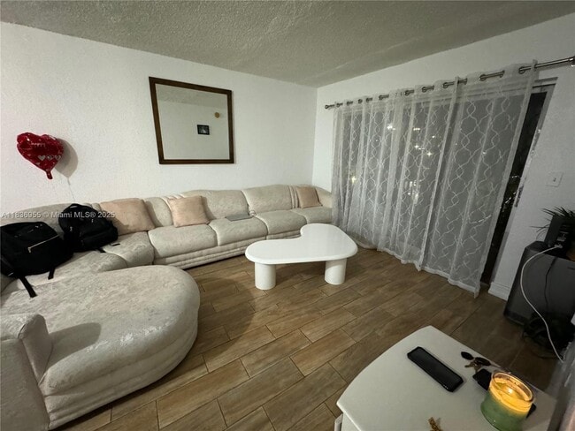 Photo - 444 SW 4th St Unidad 402 Rental