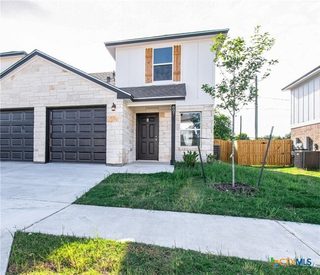 Building Photo - 807 White Meadow Ln