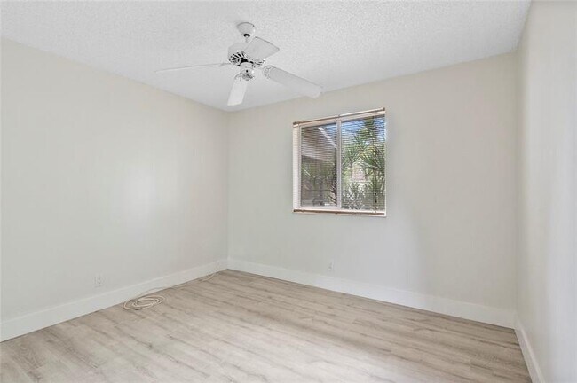 Photo - 610 Gardens Dr Unit 203
