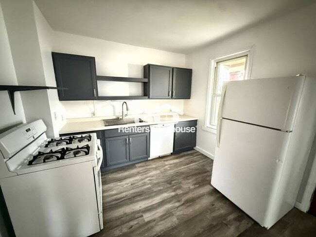 Photo - Updated Victorian near Downtown New Prague!