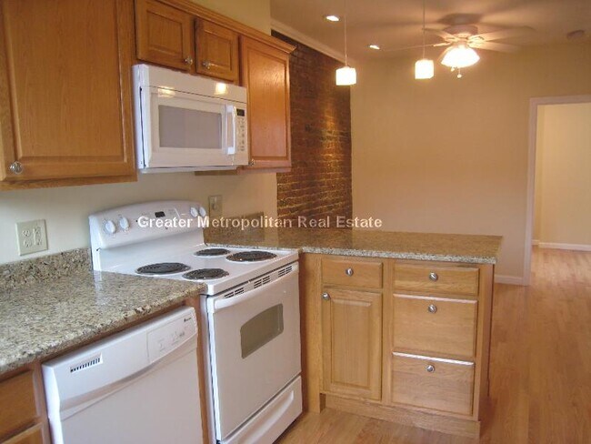 Building Photo - 183 Endicott St Unit 5