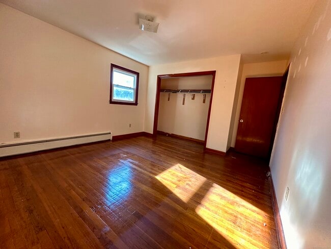 Photo - 64 Niagara St