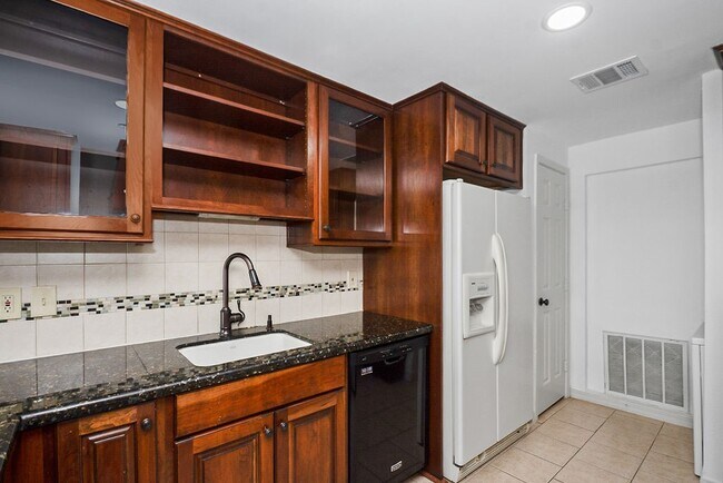 Photo - 401 Lakeside Ln Unidad 311