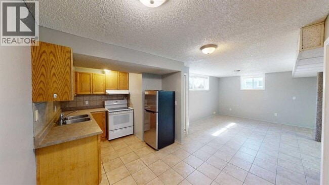 9835-100A 100a Ave