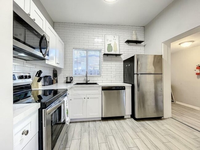 Building Photo - 1500 SW 12th Ct