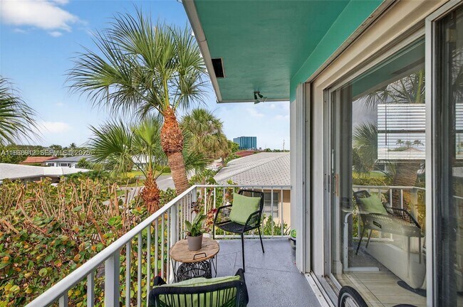 Photo - 2715 NE 49th St Unidad 309