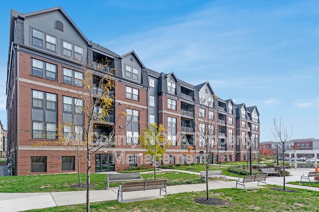 Building Photo - 3927 Fair Ridge Dr Unit #206