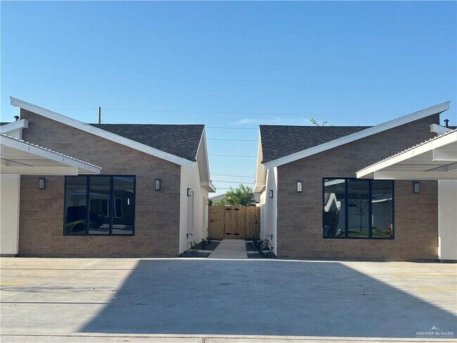 Building Photo - 2112 E San Andrea St Unit 1 Rental