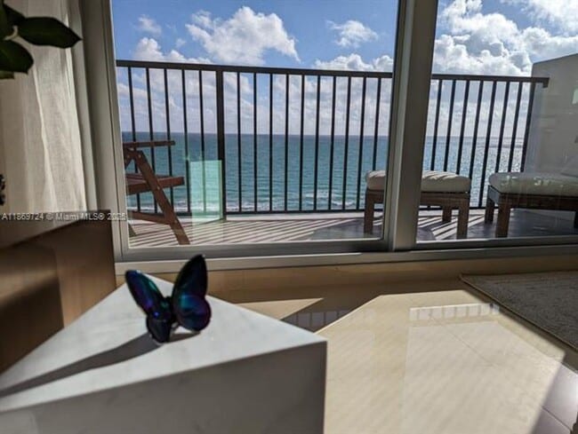 Building Photo - 9273 Collins Ave Unit 9273 Collins Ave appt 1004 Rental