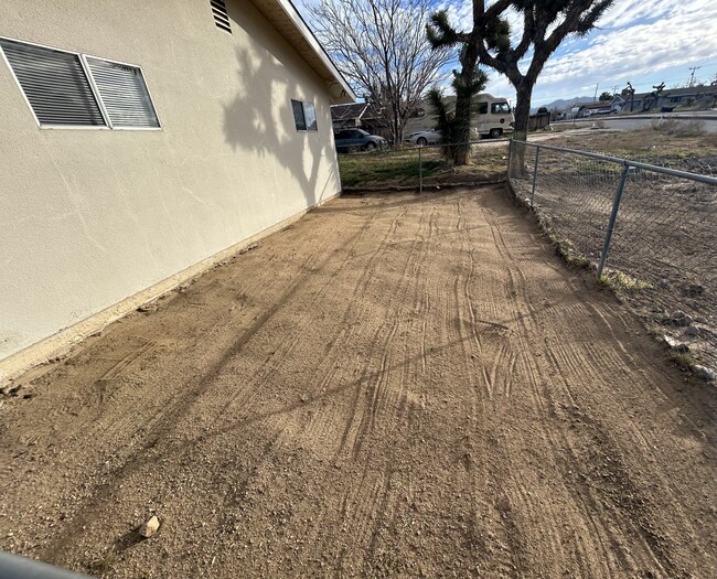 Patio lateral - 6375 Linda Lee Dr Unidad 6375 Front