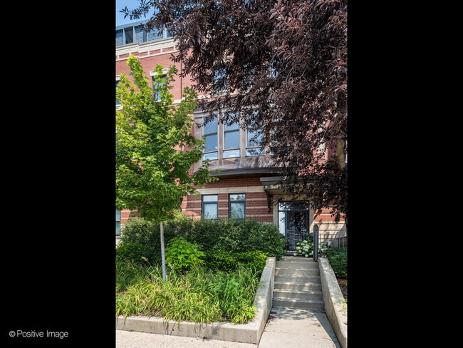 Building Photo - 1015 N Riverwalk St Rental