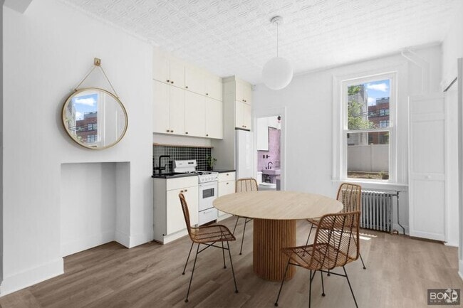 Building Photo - 2 bedroom in BROOKLYN NY 11211 Unit 1 Rental