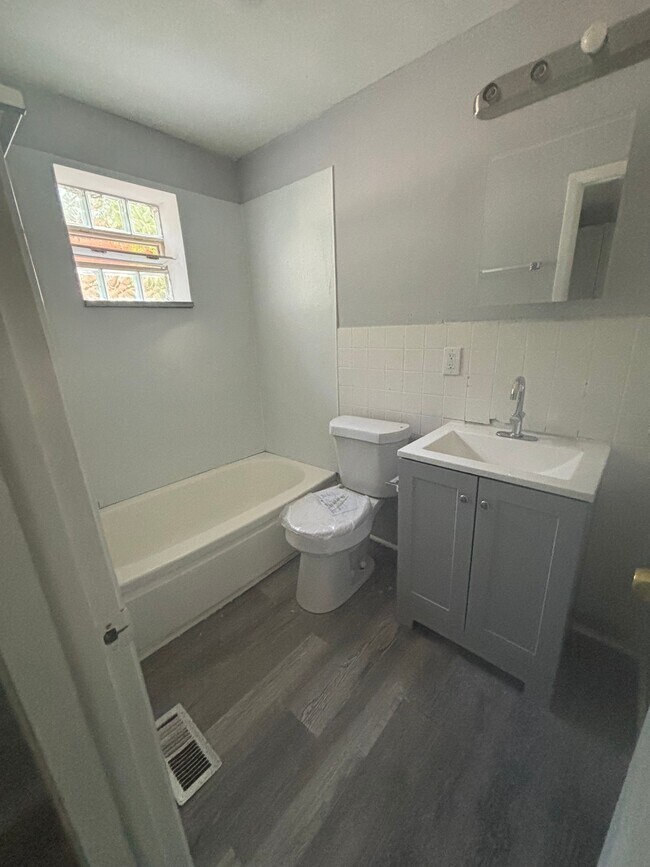 Photo - 14513 Milverton Rd