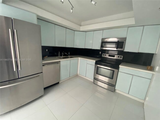 Building Photo - 2780 NE 183rd St Unit 909