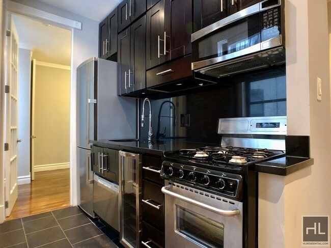 Photo - East 13th Street Unidad 6D