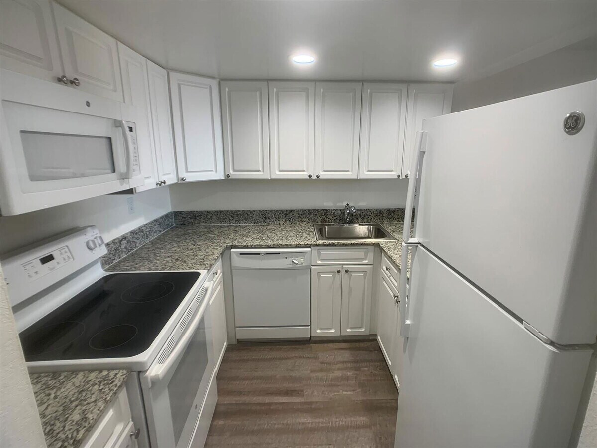 Photo - 19455 NE 10th Ave Unit 3414