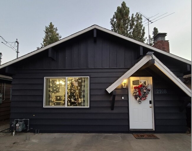 2108 4th Ln