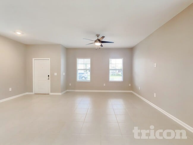 Photo - 734 Squire Ave