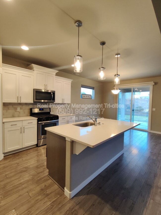 Photo - 8817 Grandview Dr