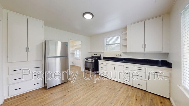 Building Photo - 20028 Loop St