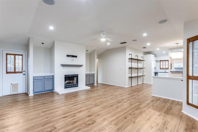 Photo - 900 Angleton Cove