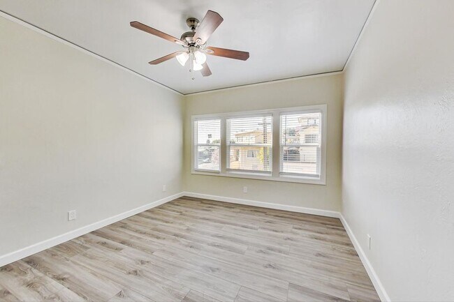 Building Photo - 500 Zorah St Unit 03