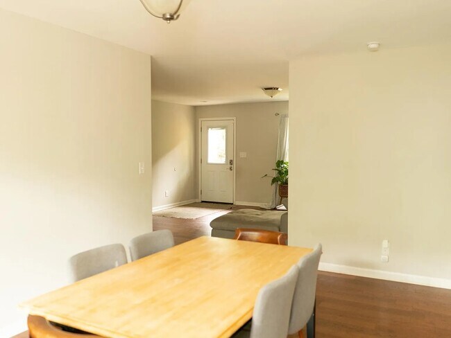 Photo - 15 Woodstock Ln