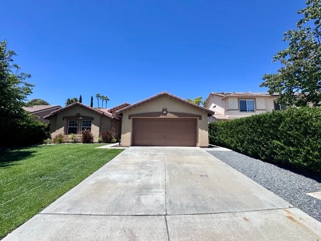 Building Photo - Available for LEASE! 3 bedroom 2 bathroom ... Rental