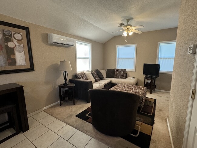 Photo - 225 Oakwood Dr House