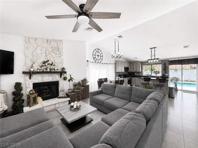 Photo - 493 Chelsea Dr