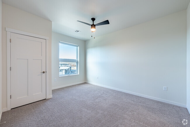 1BR, 1BA - 720 SF - Bedroom