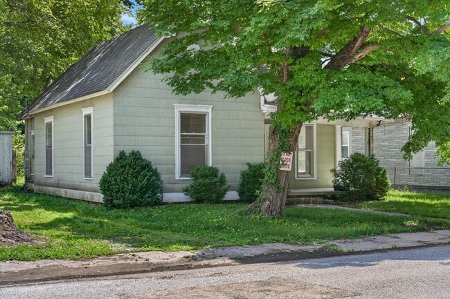 132 S McPherson St