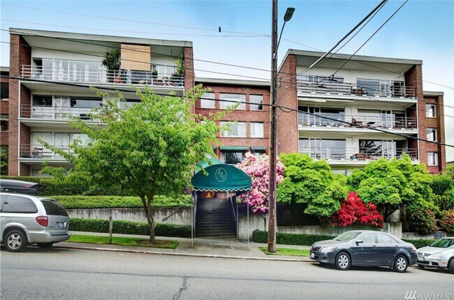 Top-Floor Queen Anne Condo with Fireplace ... - Top-Floor Queen Anne Condo with Fireplace ... Unit 411