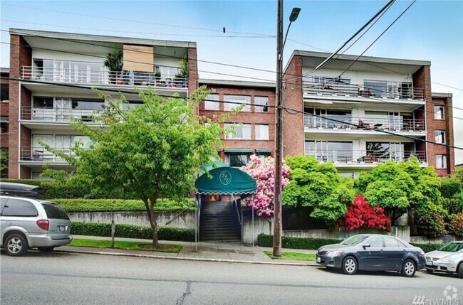 Building Photo - Top-Floor Queen Anne Condo with Fireplace ... Unit 411