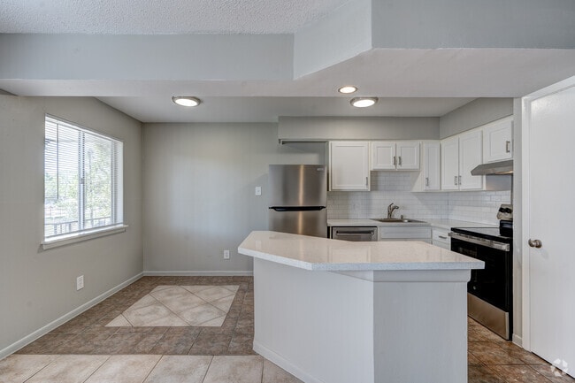 1BR, 1BA - 675SF