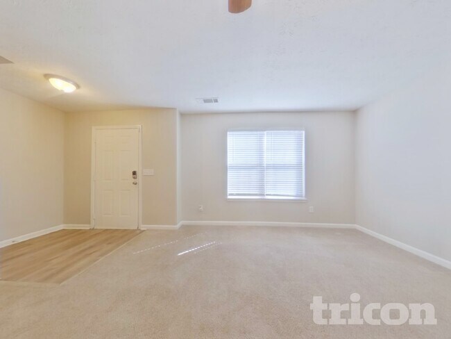 Photo - 360 Springhaven Way SE